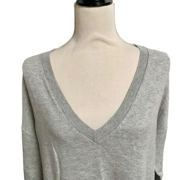 Lucky Brand Gray Cashmere Blend V-Neck Relaxed Sweater Medium - Picture 2 of 12